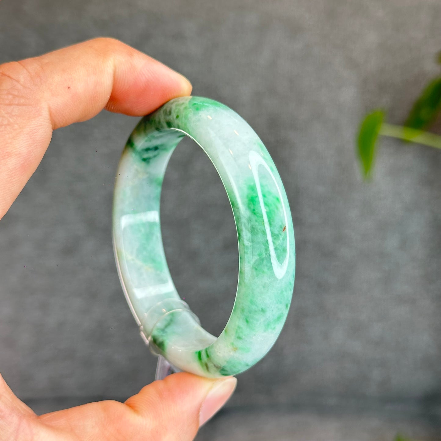 Bracelet en jade de jadéite naturelle vert clair, style feuille, taille 52,12 mm