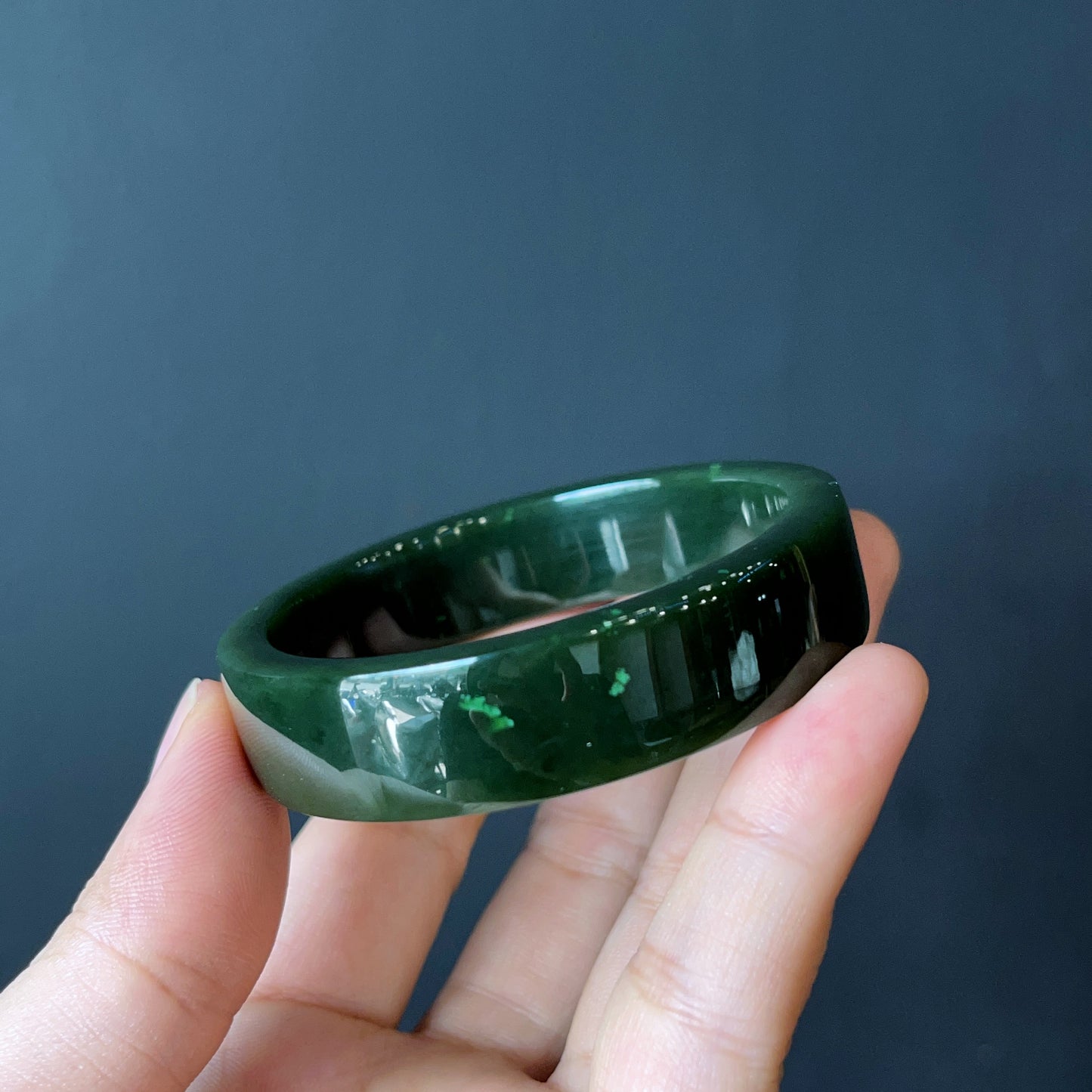 Bracelet en jade néphrite style carré taille 52 mm