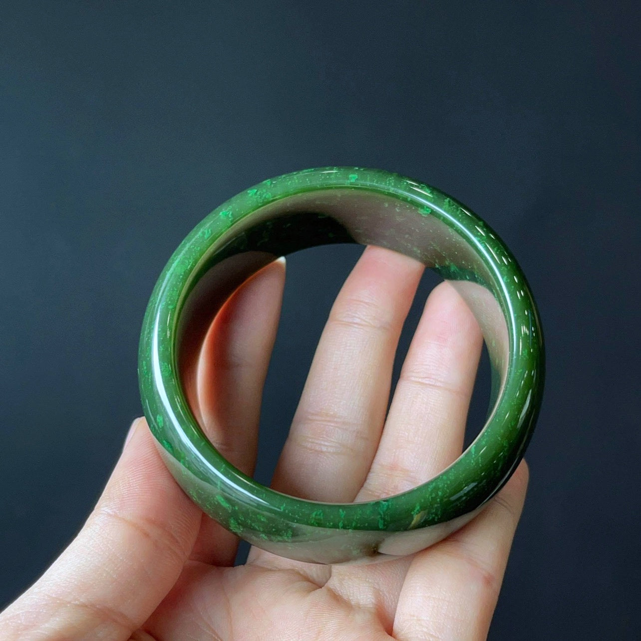 Bracelet en jade néphrite style feuille taille 57 mm