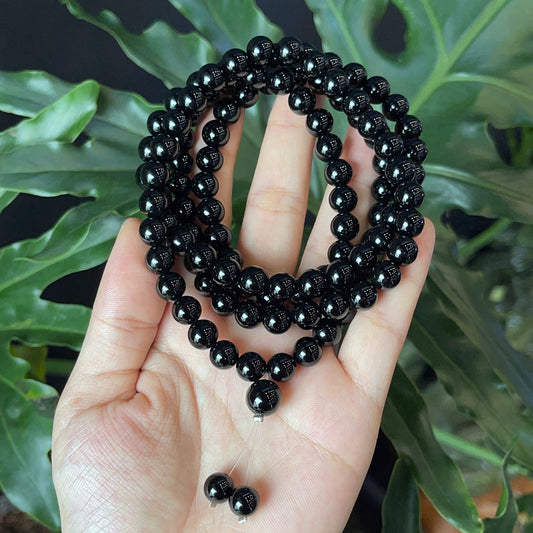 Bracelet triple tour en agate noire 108 perles taille 8 mm