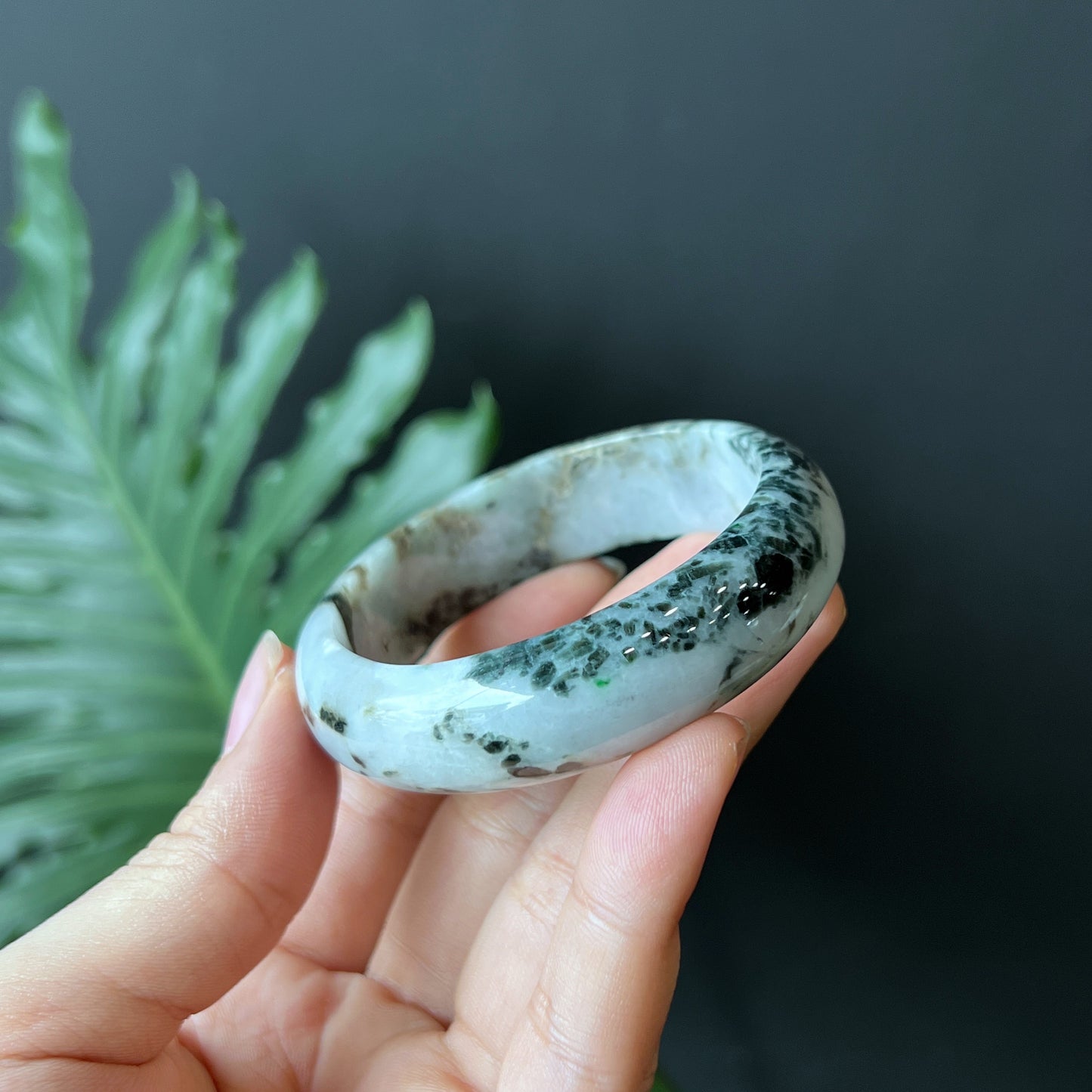 Jadeite Jade Son Thuy Bangle Style Feuille Taille 53 mm