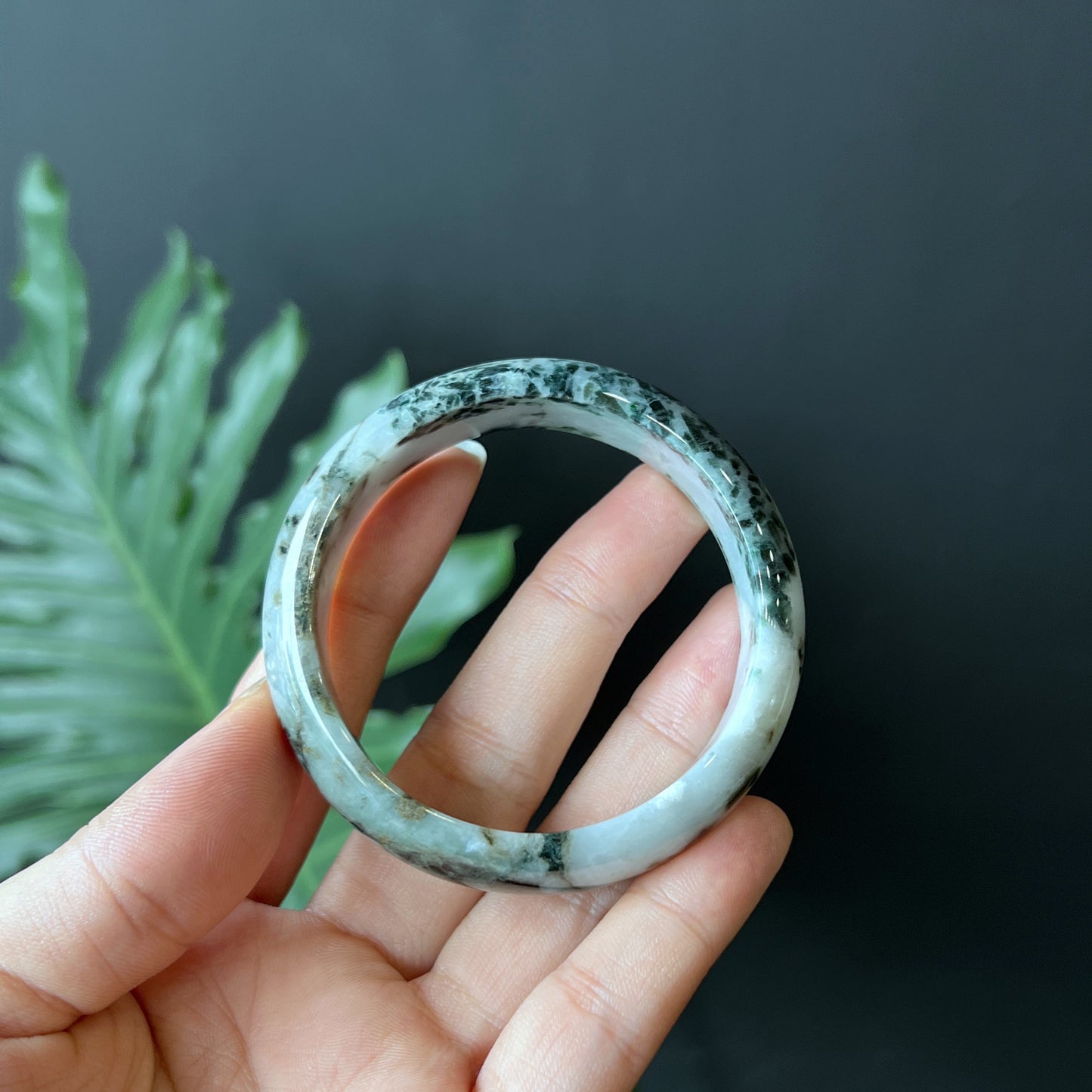 Jadeite Jade Son Thuy Bangle Style Feuille Taille 53 mm