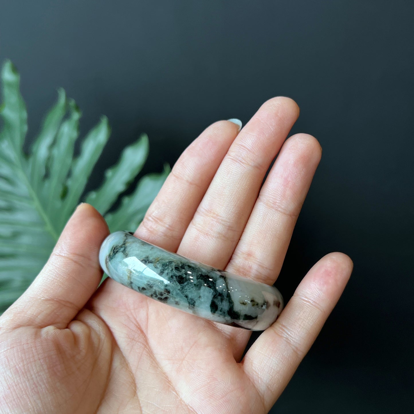 Jadeite Jade Son Thuy Bangle Style Feuille Taille 53 mm