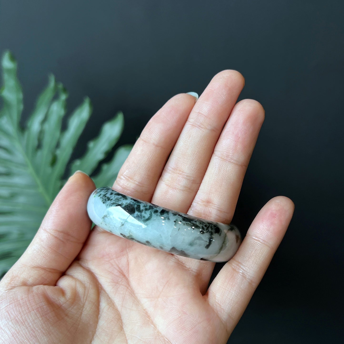 Jadeite Jade Son Thuy Bangle Style Feuille Taille 53 mm