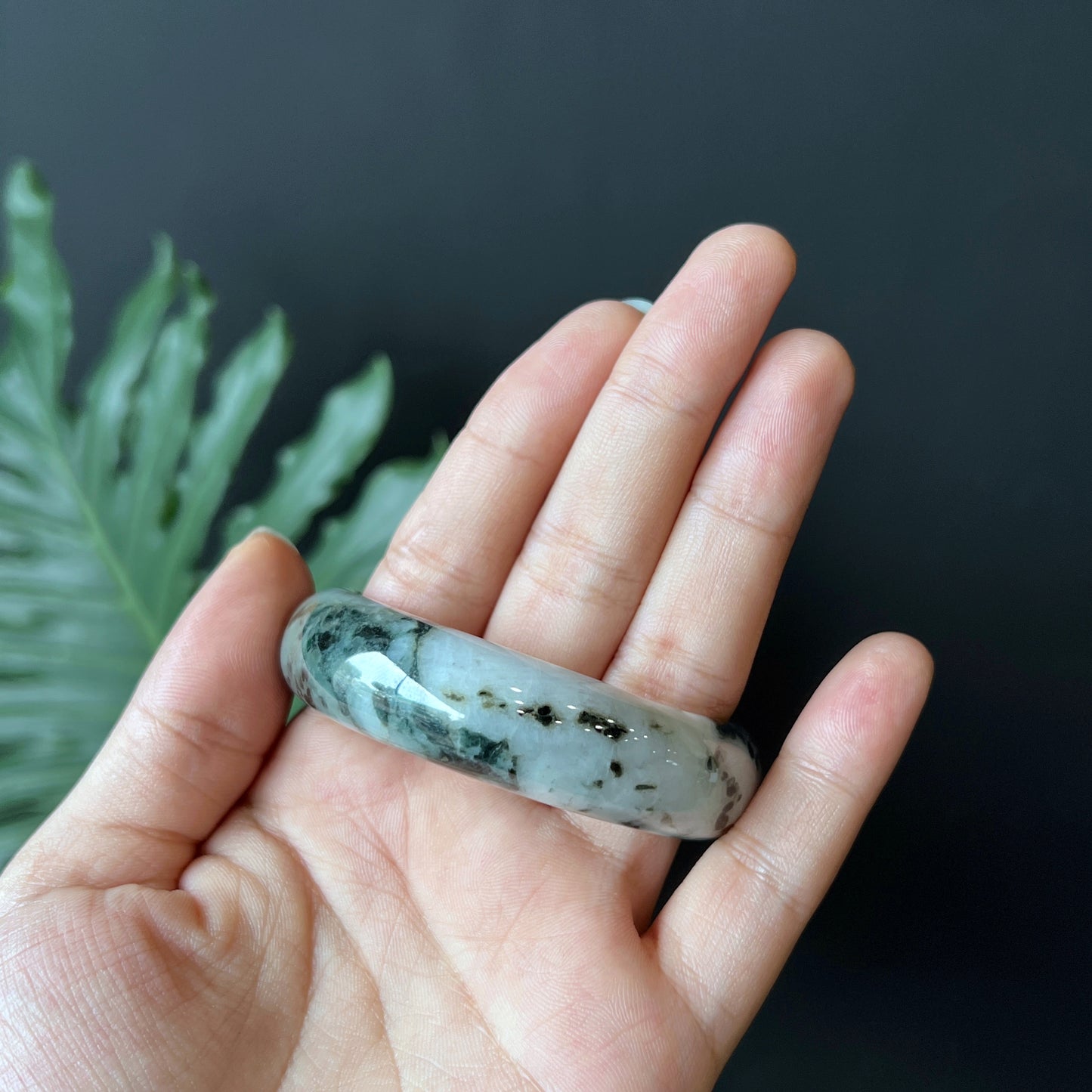 Jadeite Jade Son Thuy Bangle Style Feuille Taille 53 mm