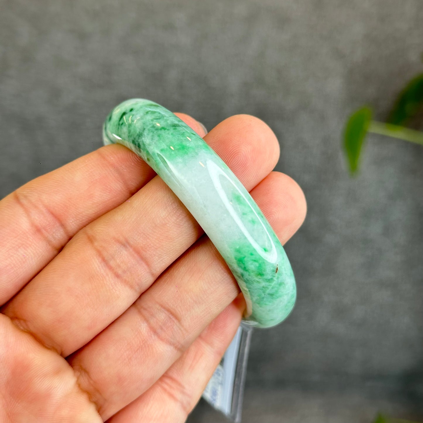 Bracelet en jade de jadéite naturelle vert clair, style feuille, taille 52,12 mm