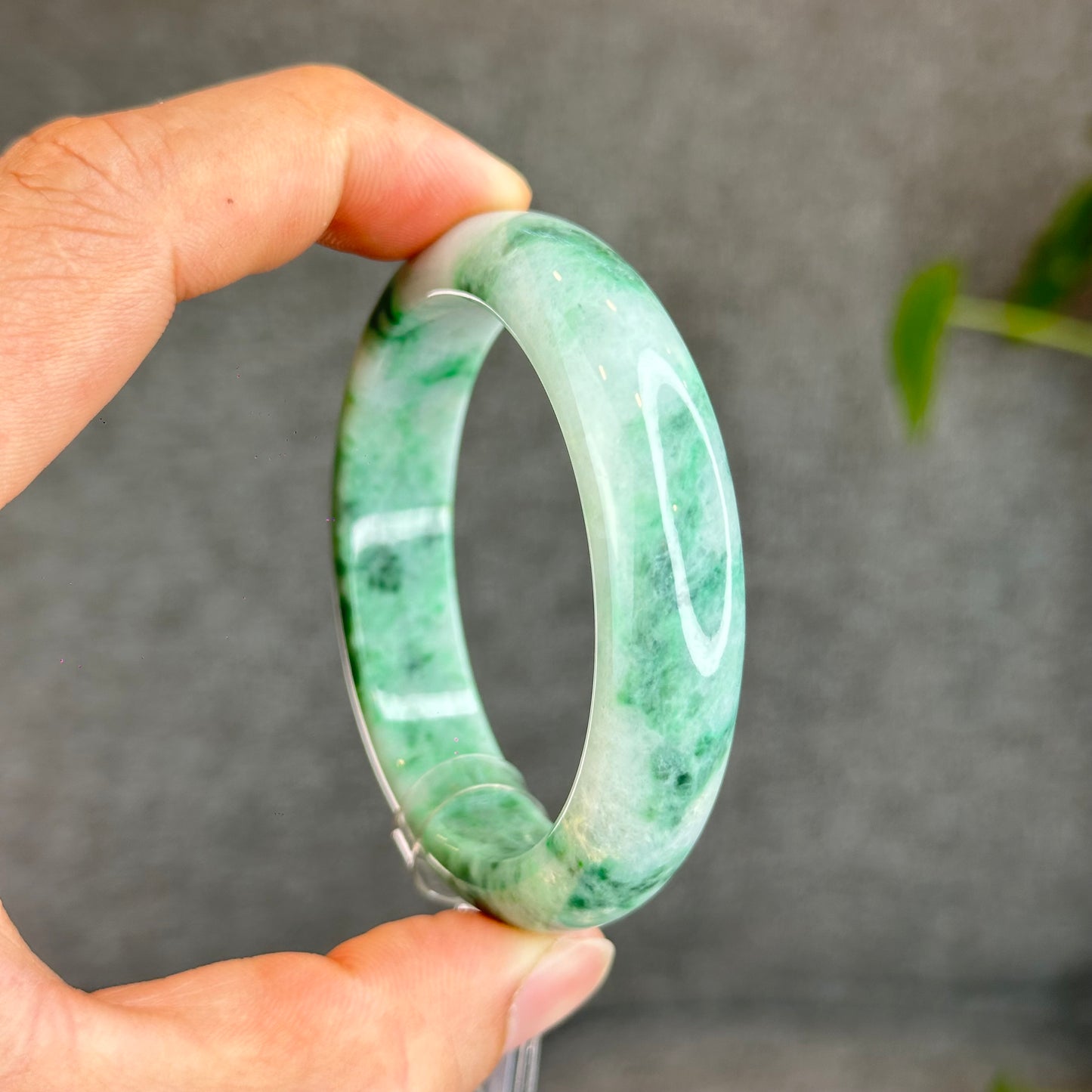 Bracelet en jade de jadéite naturelle vert clair, style feuille, taille 52,12 mm