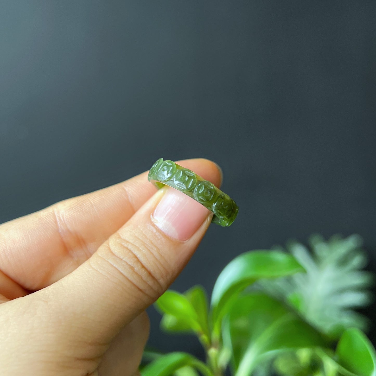 Bague sculptée en jade néphrite Taille 1,8