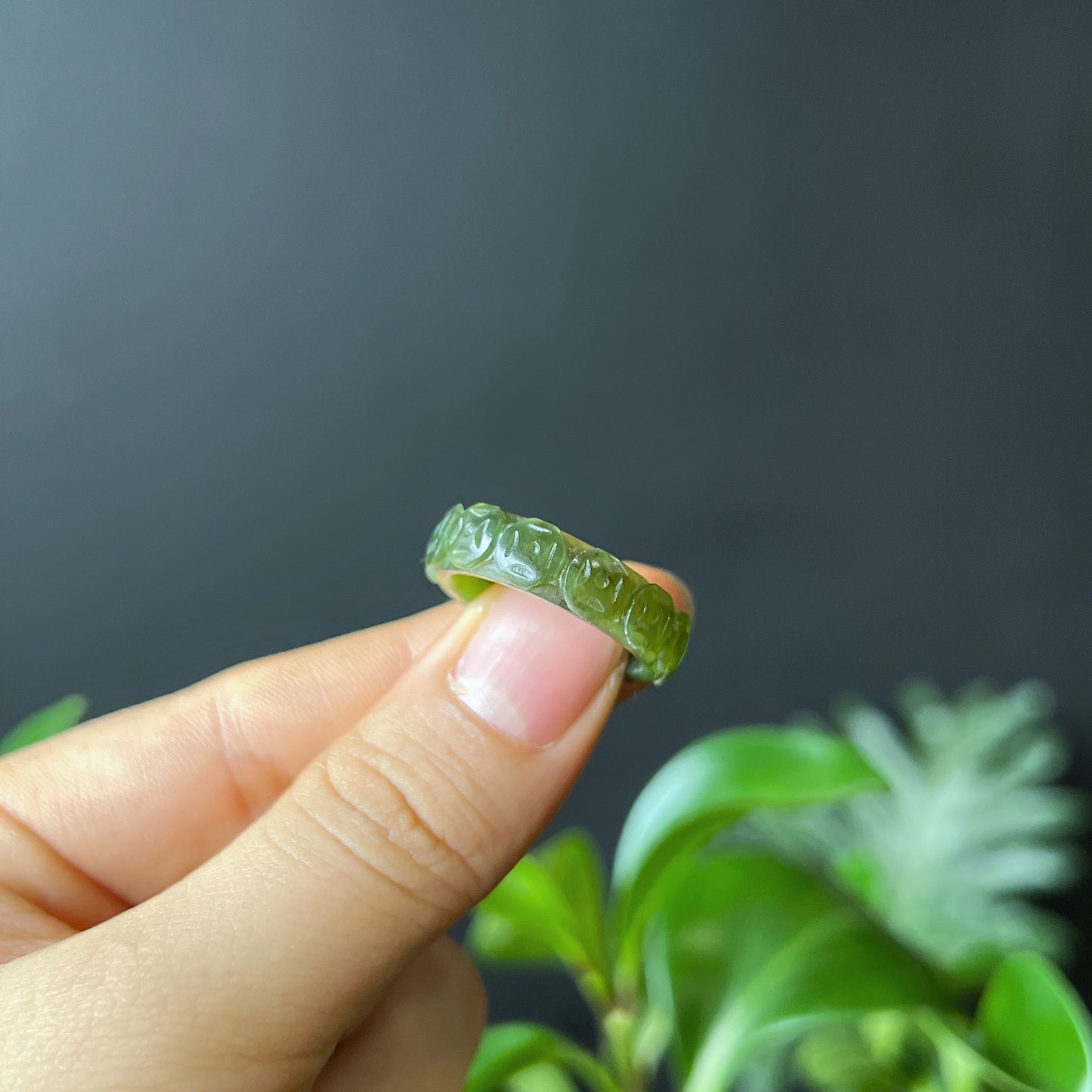 Bague sculptée en jade néphrite Taille 1,8