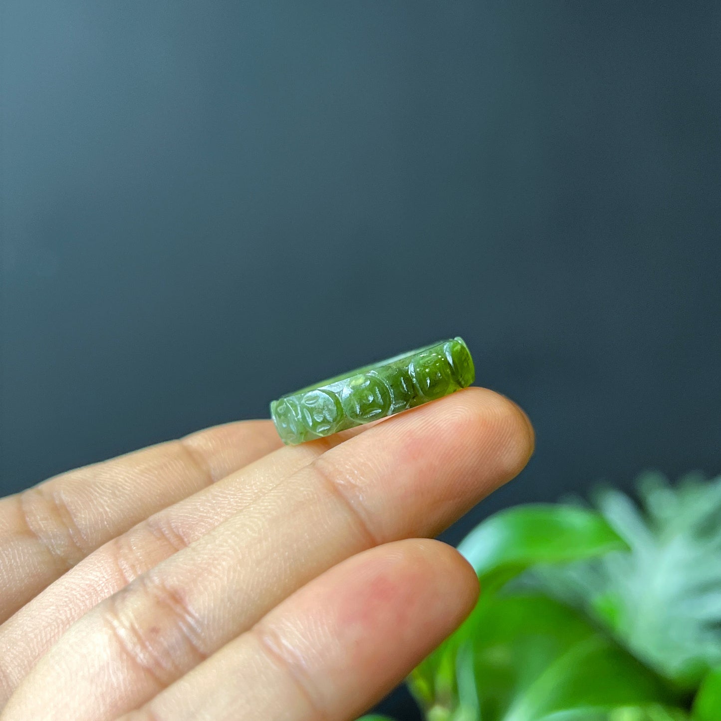 Bague sculptée en jade néphrite Taille 1,8