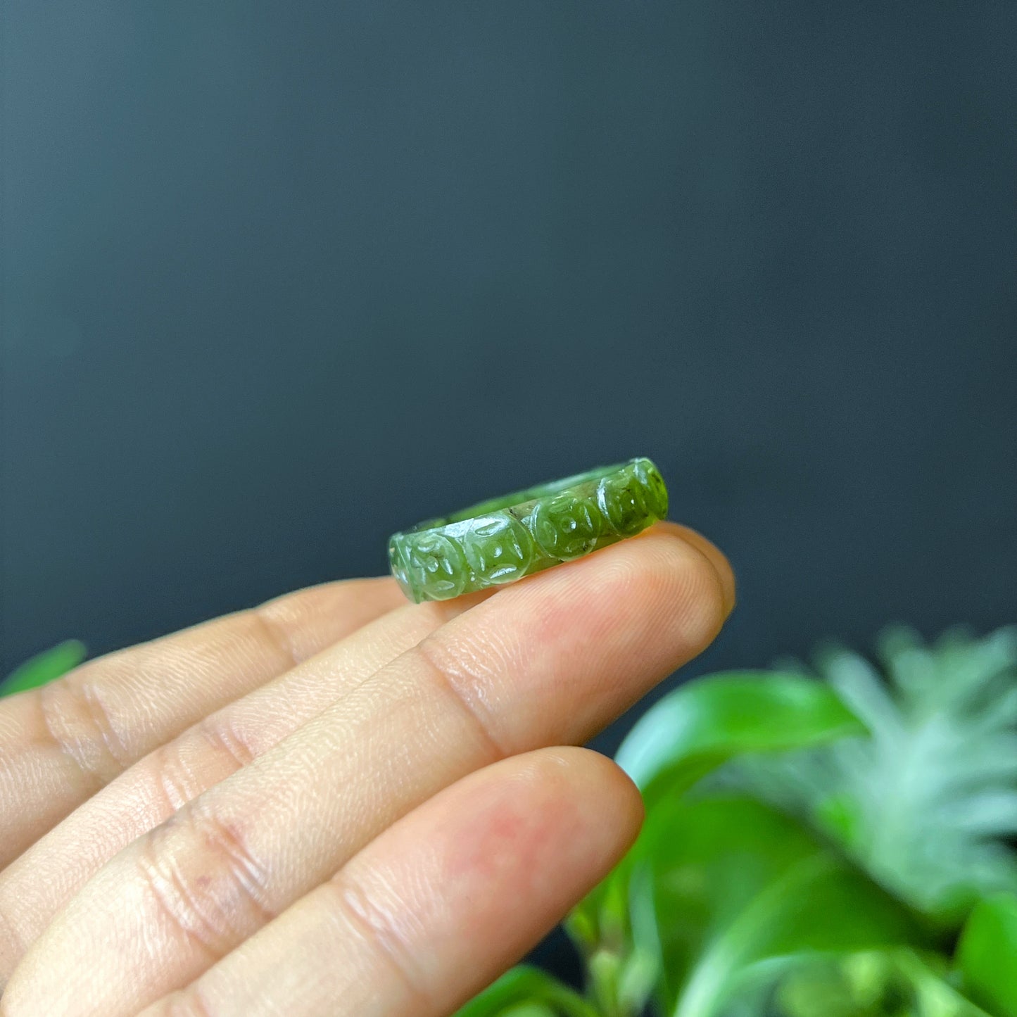 Bague sculptée en jade néphrite Taille 1,8