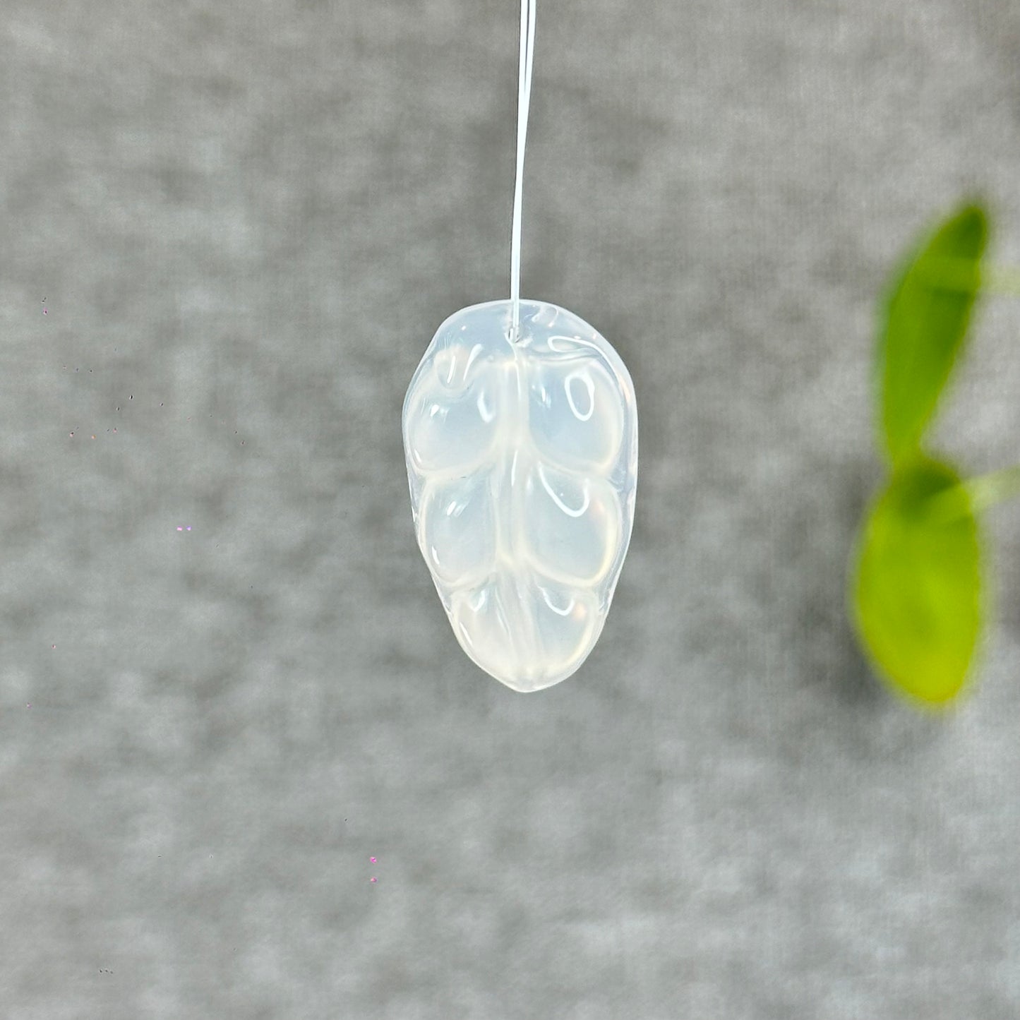 Natural White Agate Leaf Hanging Accessory(Random Color Based on Availability)