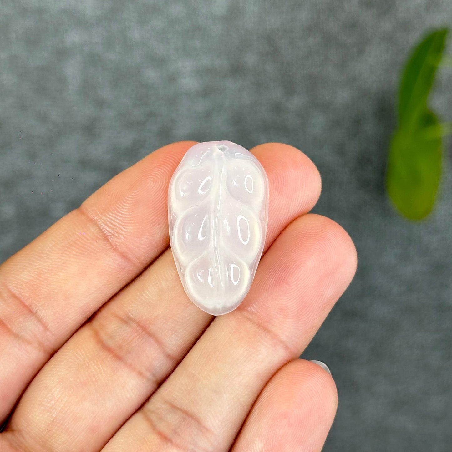 Natural White Agate Leaf Hanging Accessory(Random Color Based on Availability)