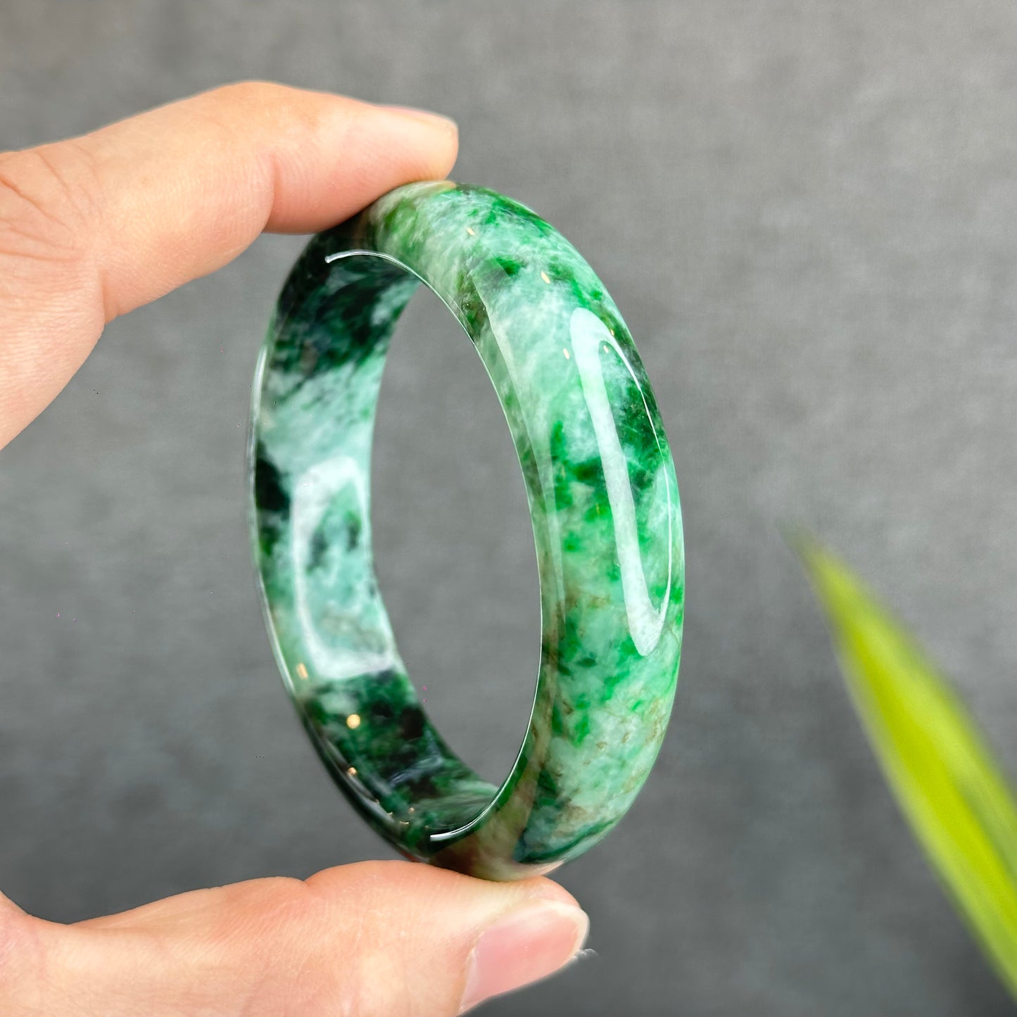 Natural Son Thuy Jadeite Jade Bangle Leaf Style Size 54.5 mm
