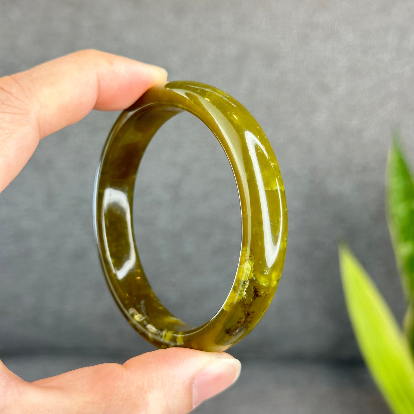 Natural Serpentine Bangle Leaf Style Size 57 mm
