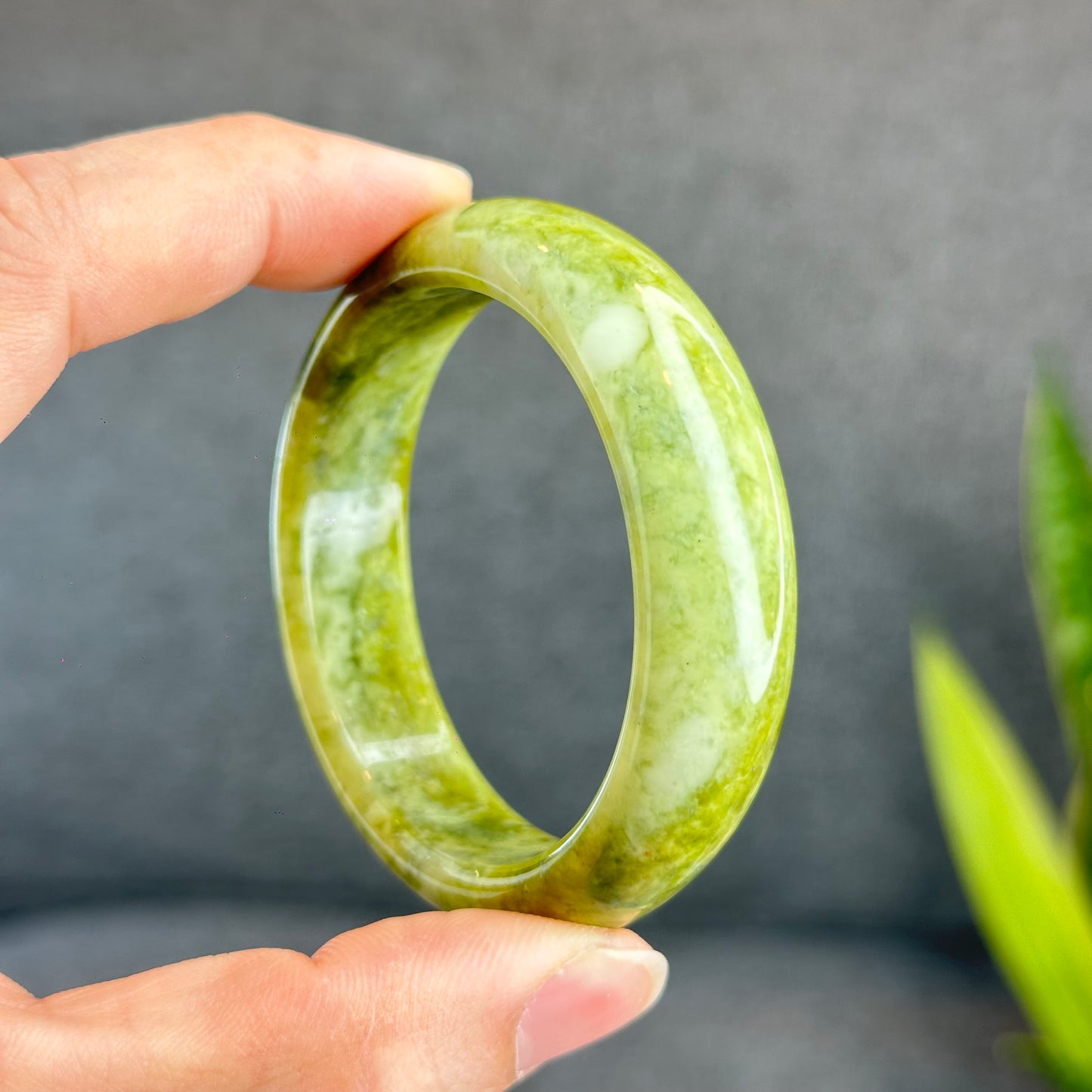 Natural Serpentine Bangle Leaf Style Size 50 mm