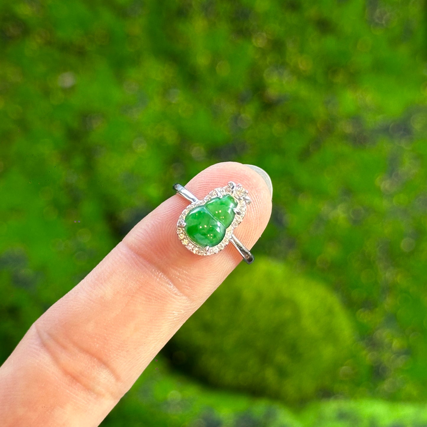 Ho Lo Icy Imperial Green Natural Jadeite Jade Ring Free size in Silver 925 Setting