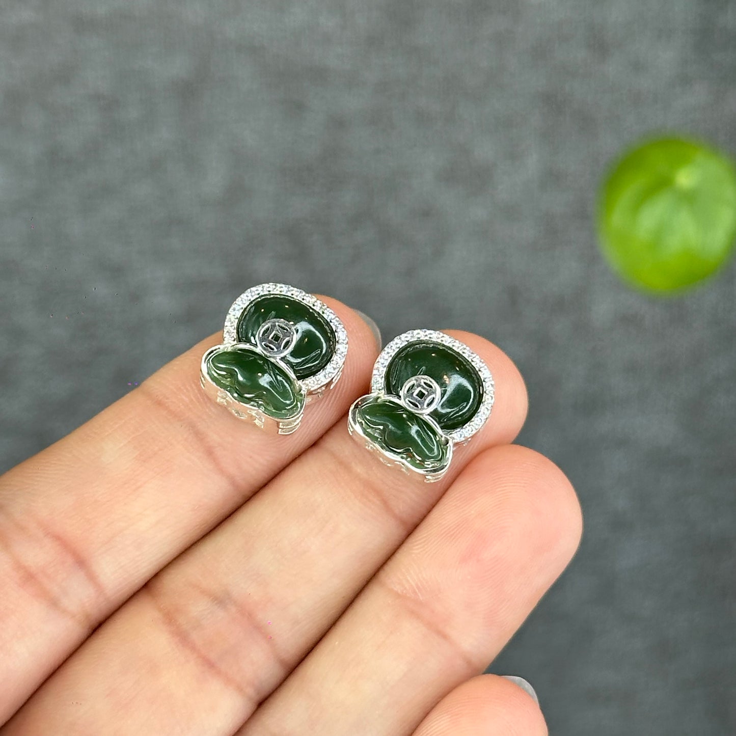 Natural Neprhtie Jade Money Bage Charm in Silver Setting