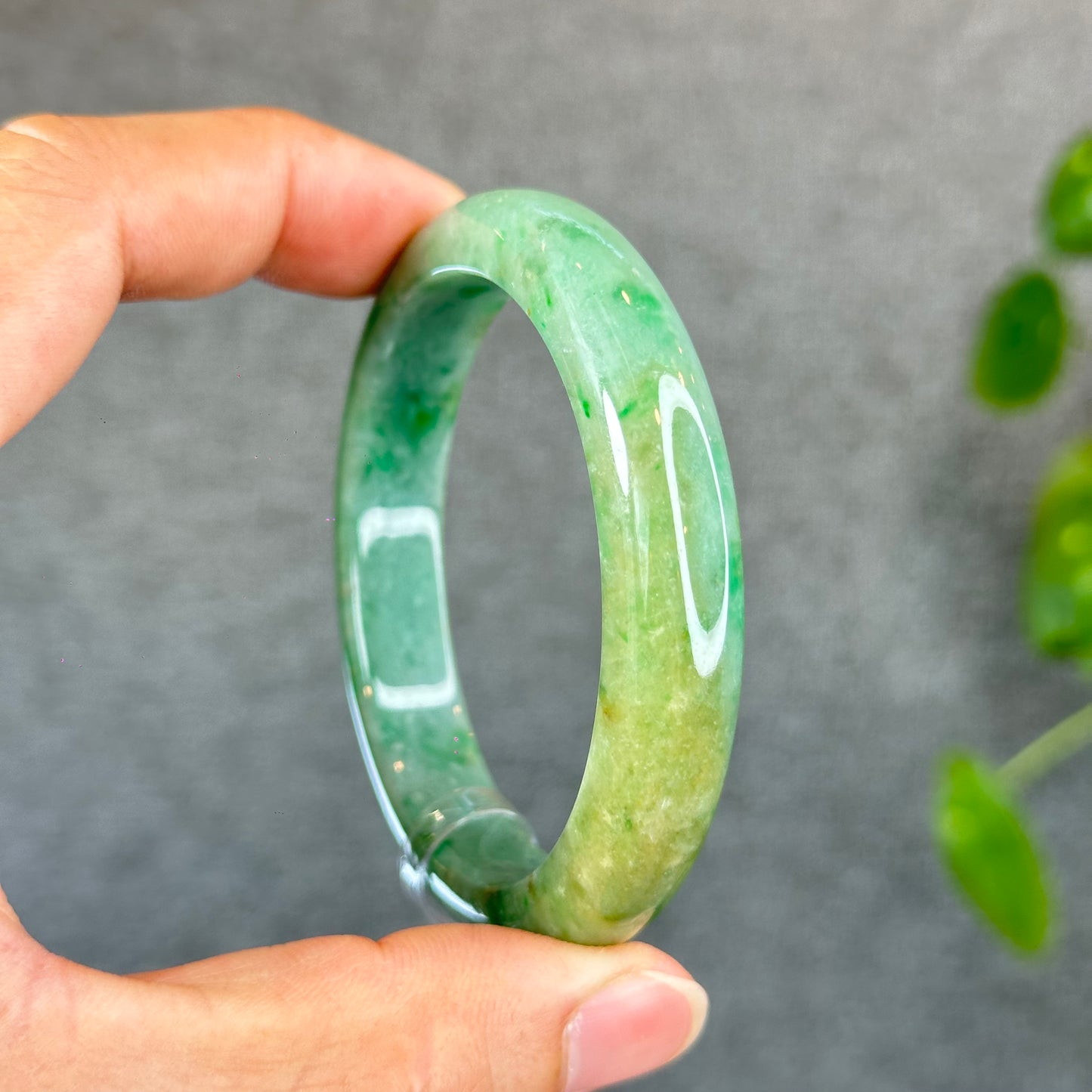 Natural Bright Apple Green Semi-Translucent Jadeite Jade Bangle Leaf Style Size 55.5 mm