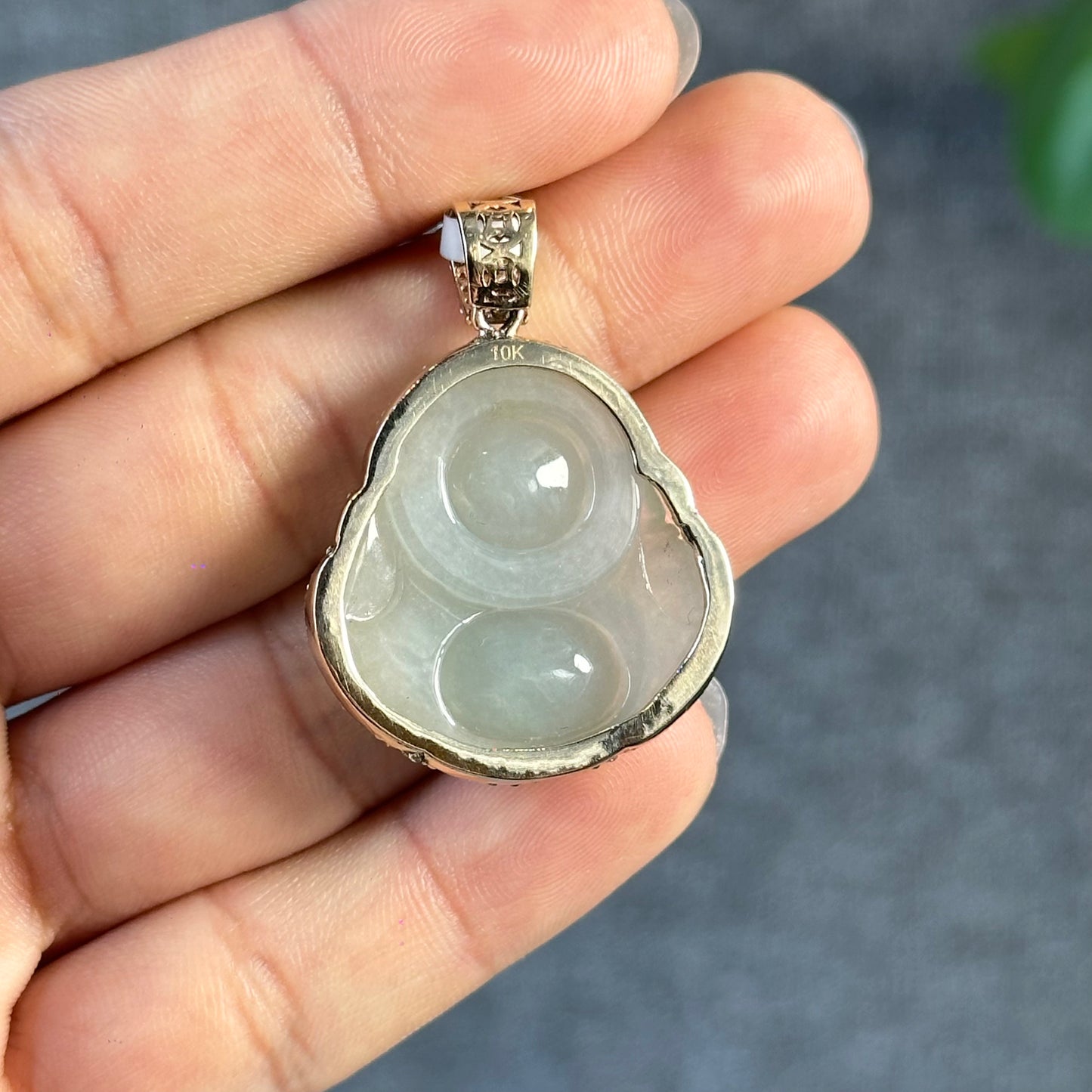 Pendentif en jade jadéite vert d'eau Happy Buddha dans un or blanc 10 carats avec serti de pierre blanche