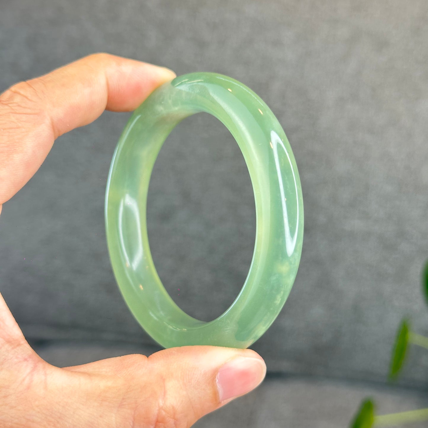 Natural Icy Serpentine Bangle Leaf Style Size 57 mm