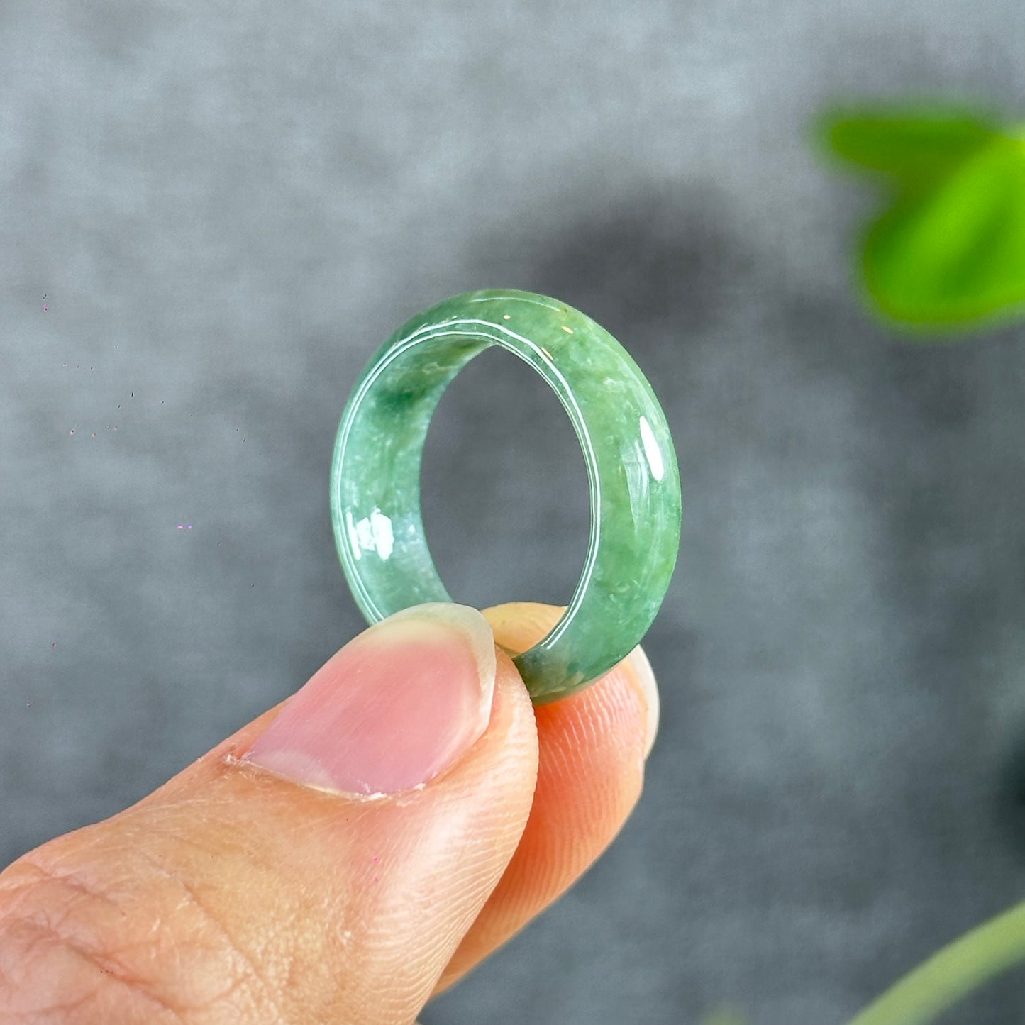 Bague en jade jadéite vert d’eau taille 1,8