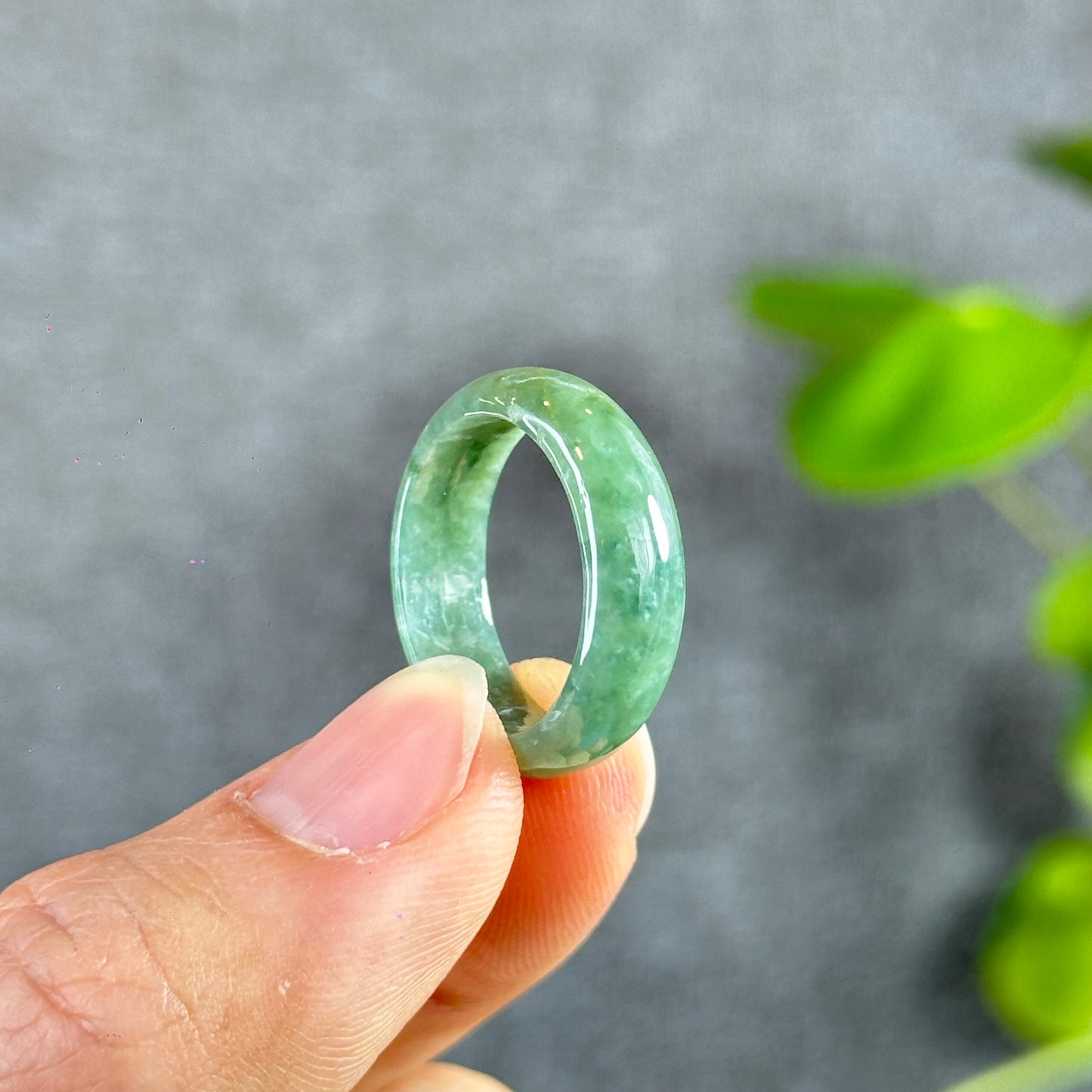 Bague en jade jadéite vert d’eau taille 1,8