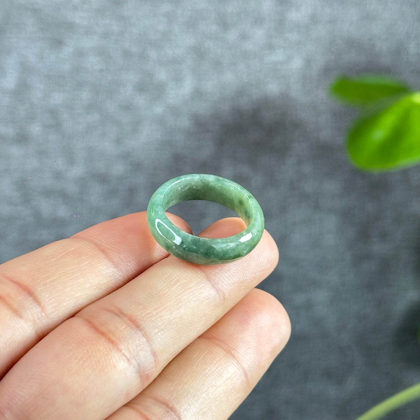 Bague en jade jadéite vert d’eau taille 1,8