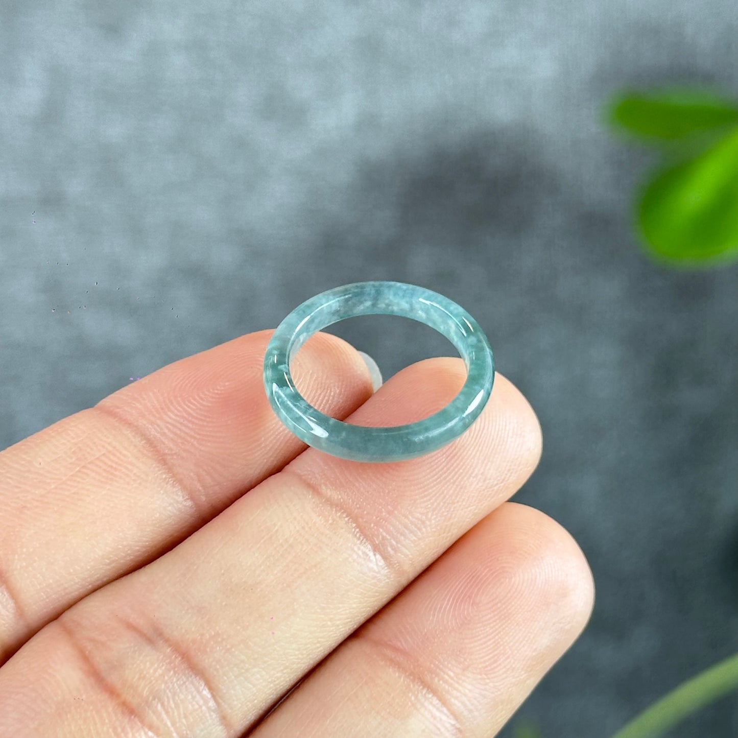 Bague en jade jadéite vert d’eau glacée Taille 1.6
