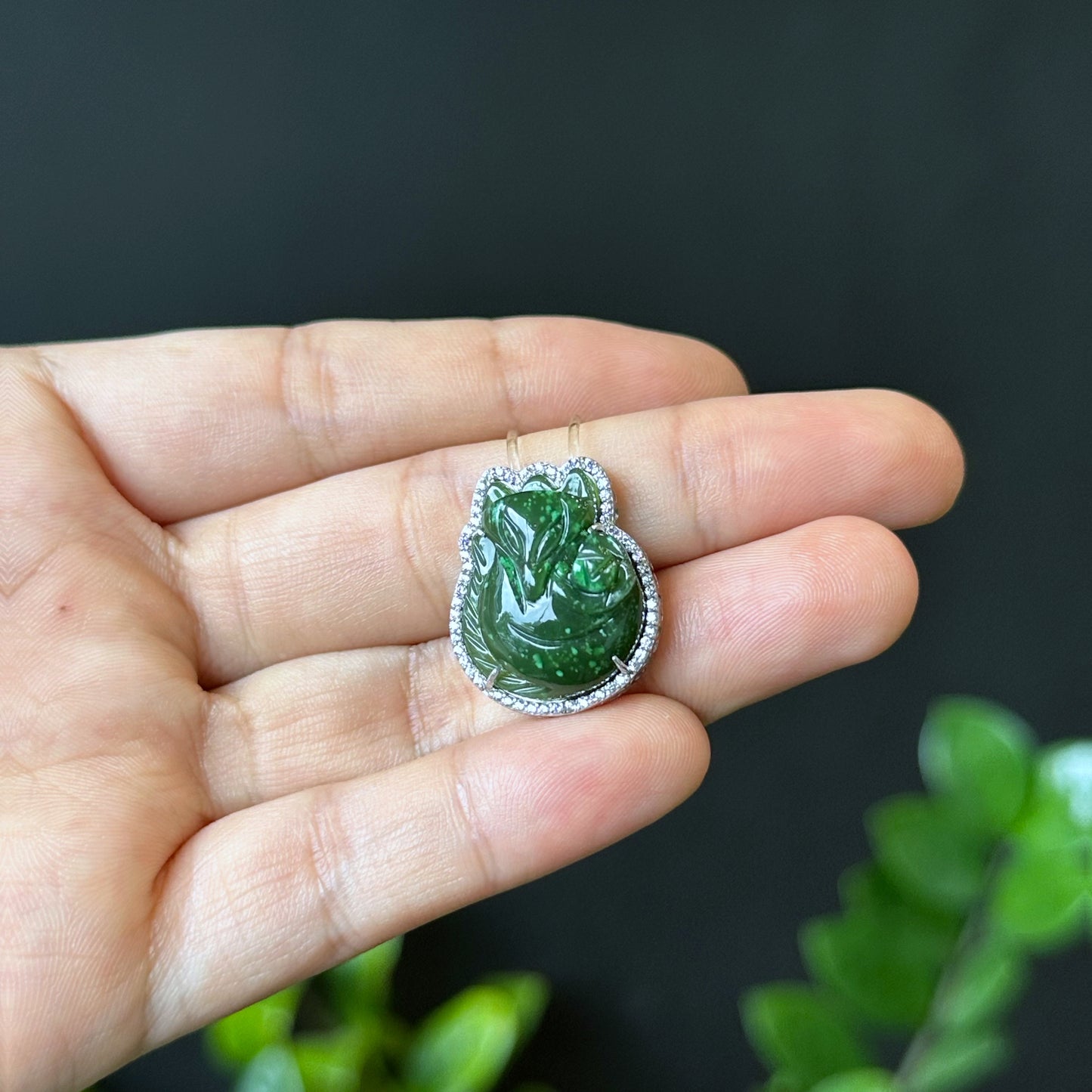 Pendentif Feng Shui Ho Ly en jade néphrite naturelle avec monture en argent