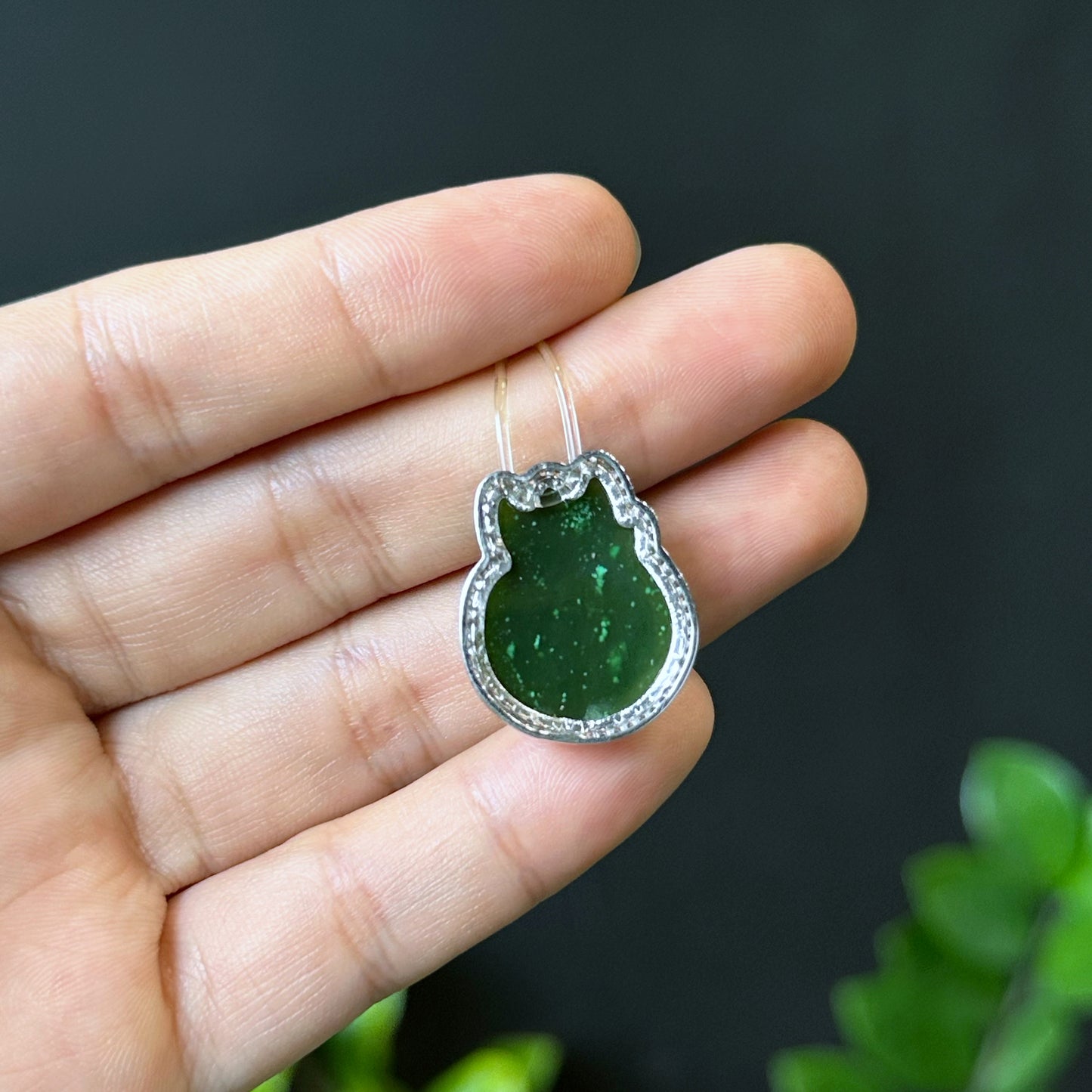 Pendentif Feng Shui Ho Ly en jade néphrite naturelle avec monture en argent