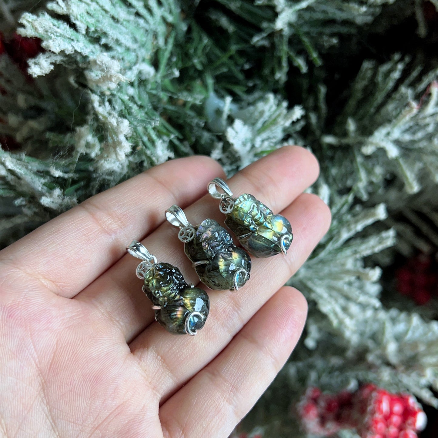 Pendentif Labradorite Pixiu dans un cadre argenté simple