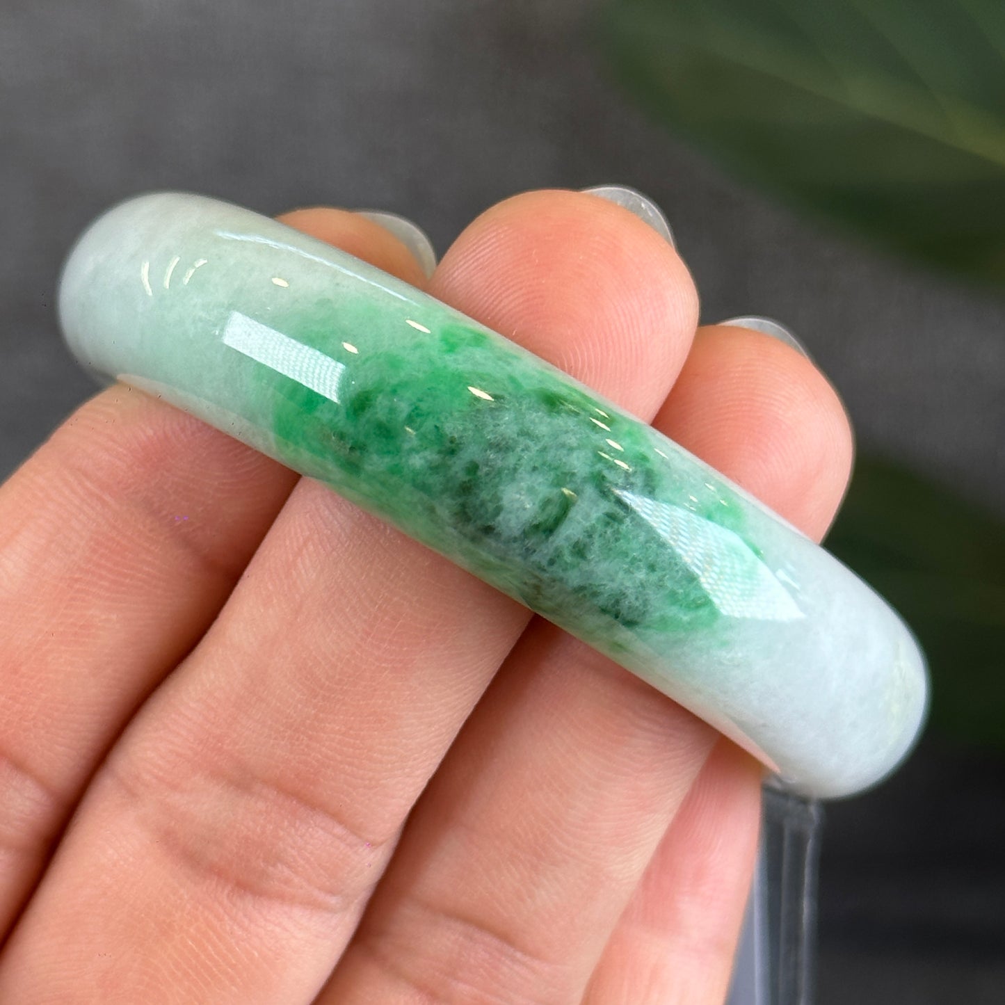 Style de feuille de jade de jadéite naturelle vert clair taille 51,44 mm