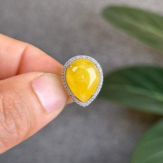Water Drop Amber Pendant in Silver Setting