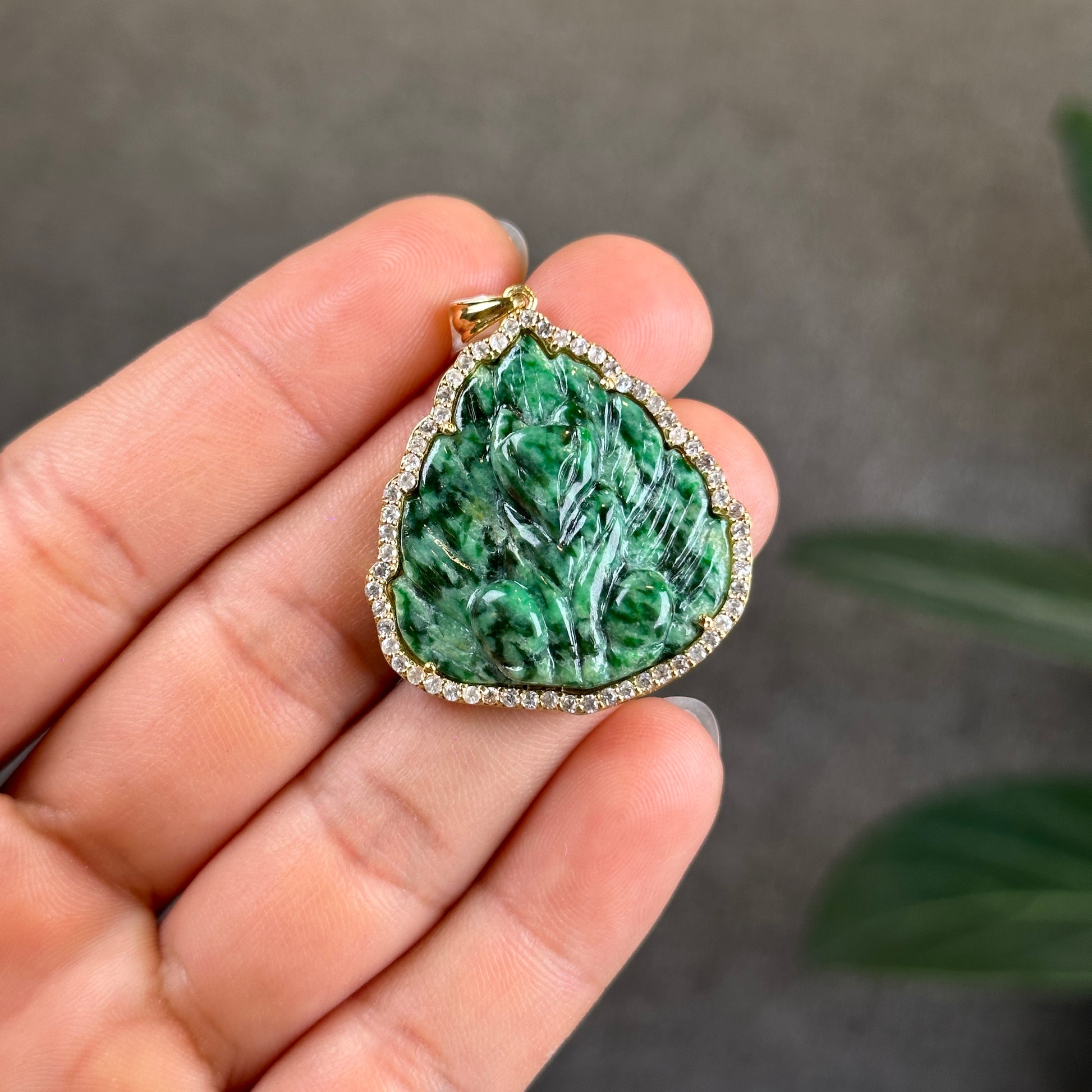 Beautiful and Natural Jadeite Jade Pendant – Mountain Jade