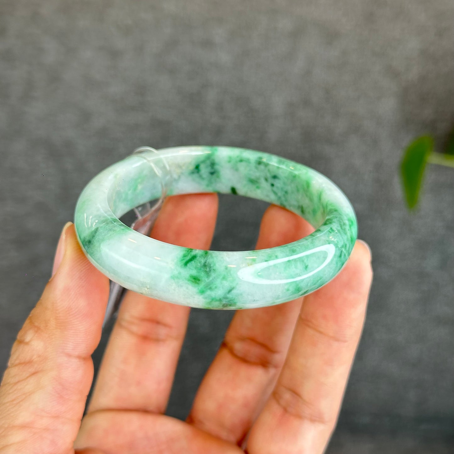 Bracelet en jade de jadéite naturelle vert clair, style feuille, taille 52,12 mm