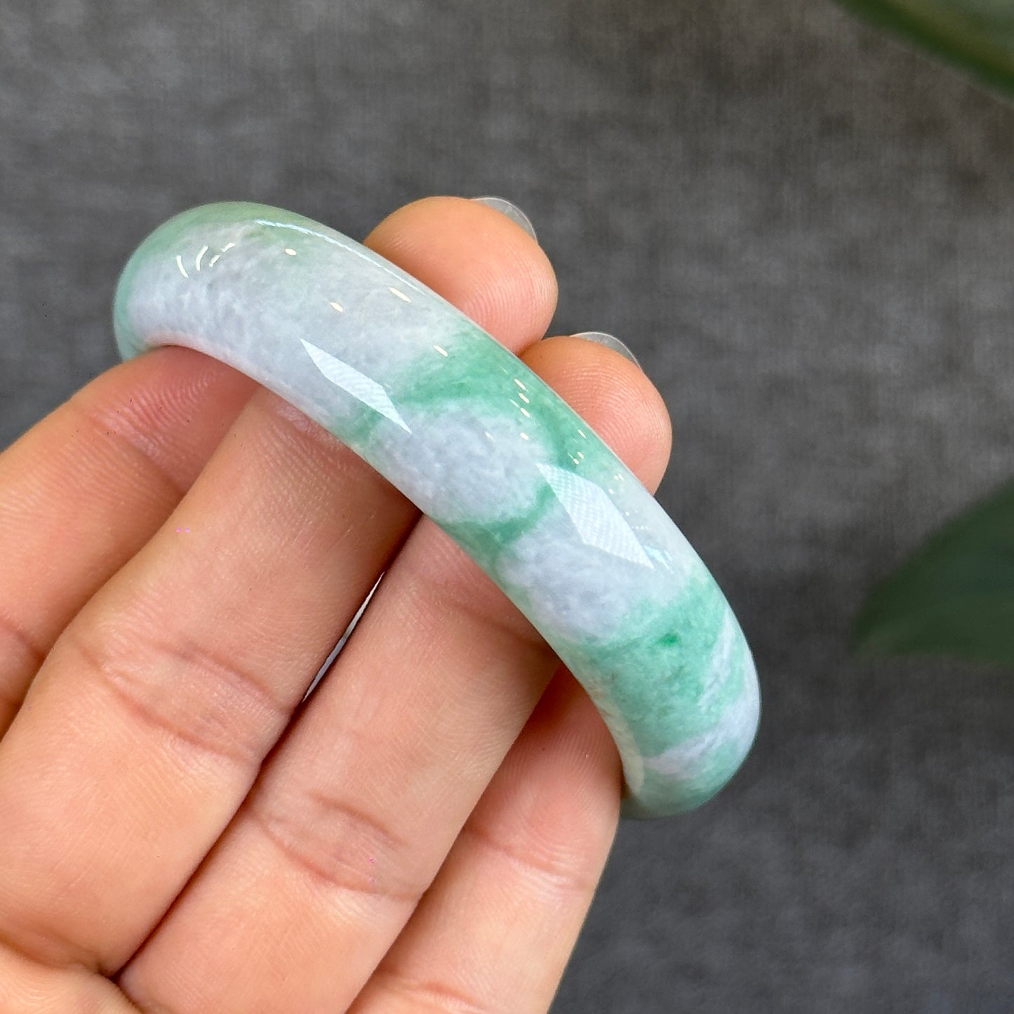 Bracelet en jade jadéite Taille 52,82 mm Style feuille