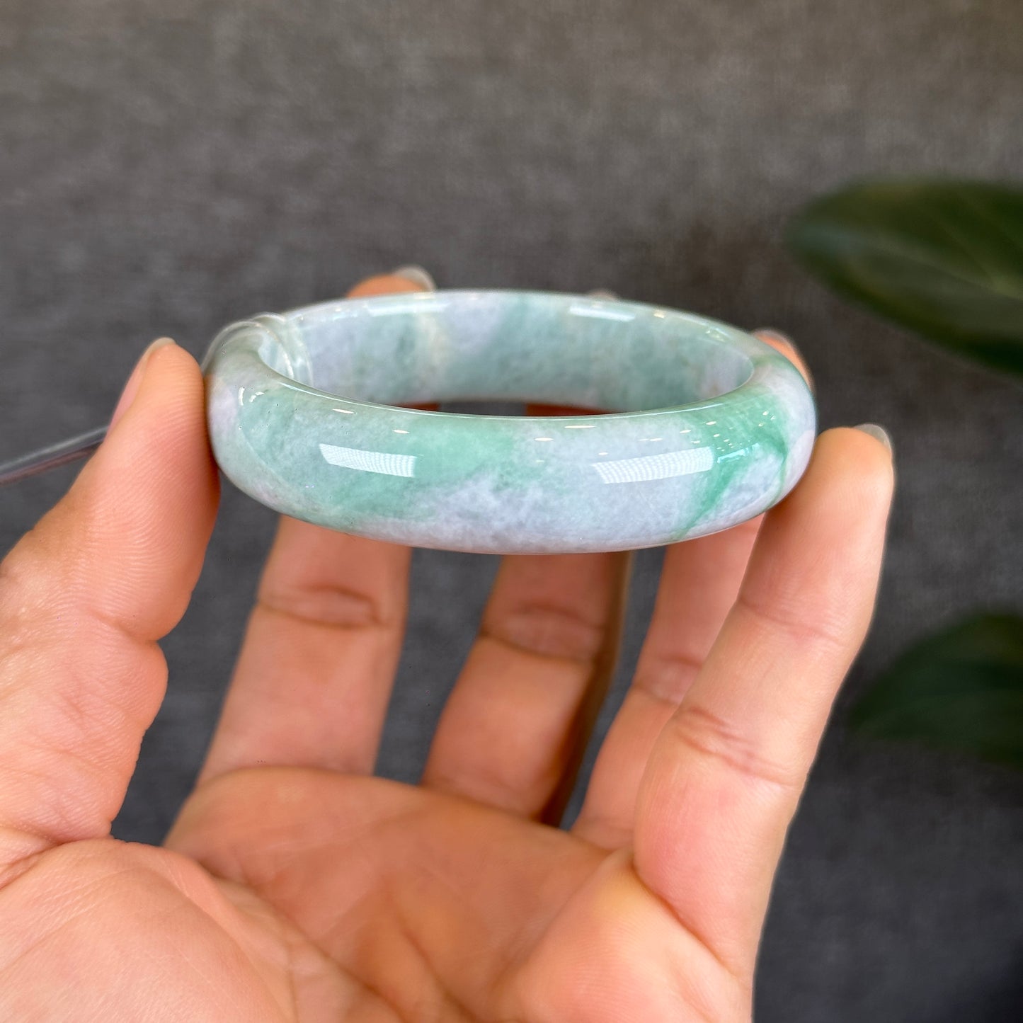 Bracelet en jade jadéite Taille 52,82 mm Style feuille