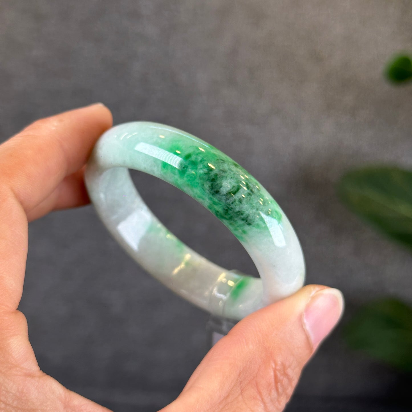 Style de feuille de jade de jadéite naturelle vert clair taille 51,44 mm