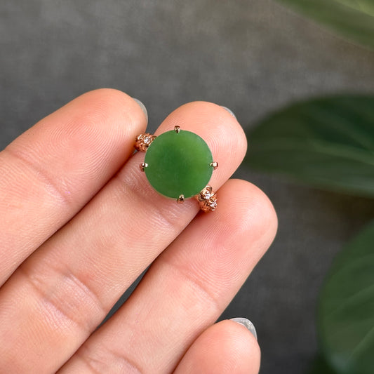 Nephrite Jade Ring in 14 k Yellow Gold Setting size 1.55