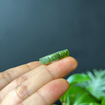 Bague sculptée en jade néphrite Taille 1,8
