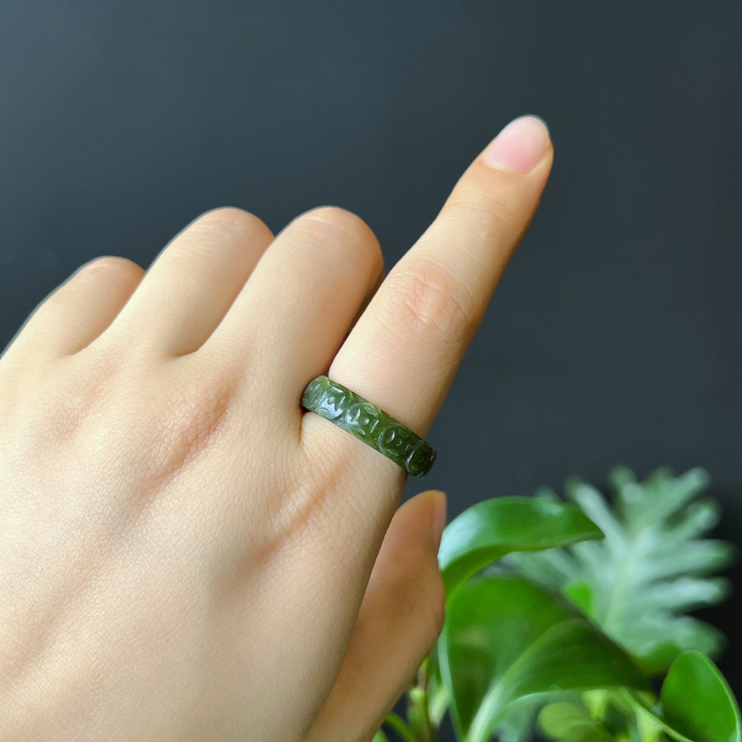 Bague sculptée en jade néphrite Taille 1,8