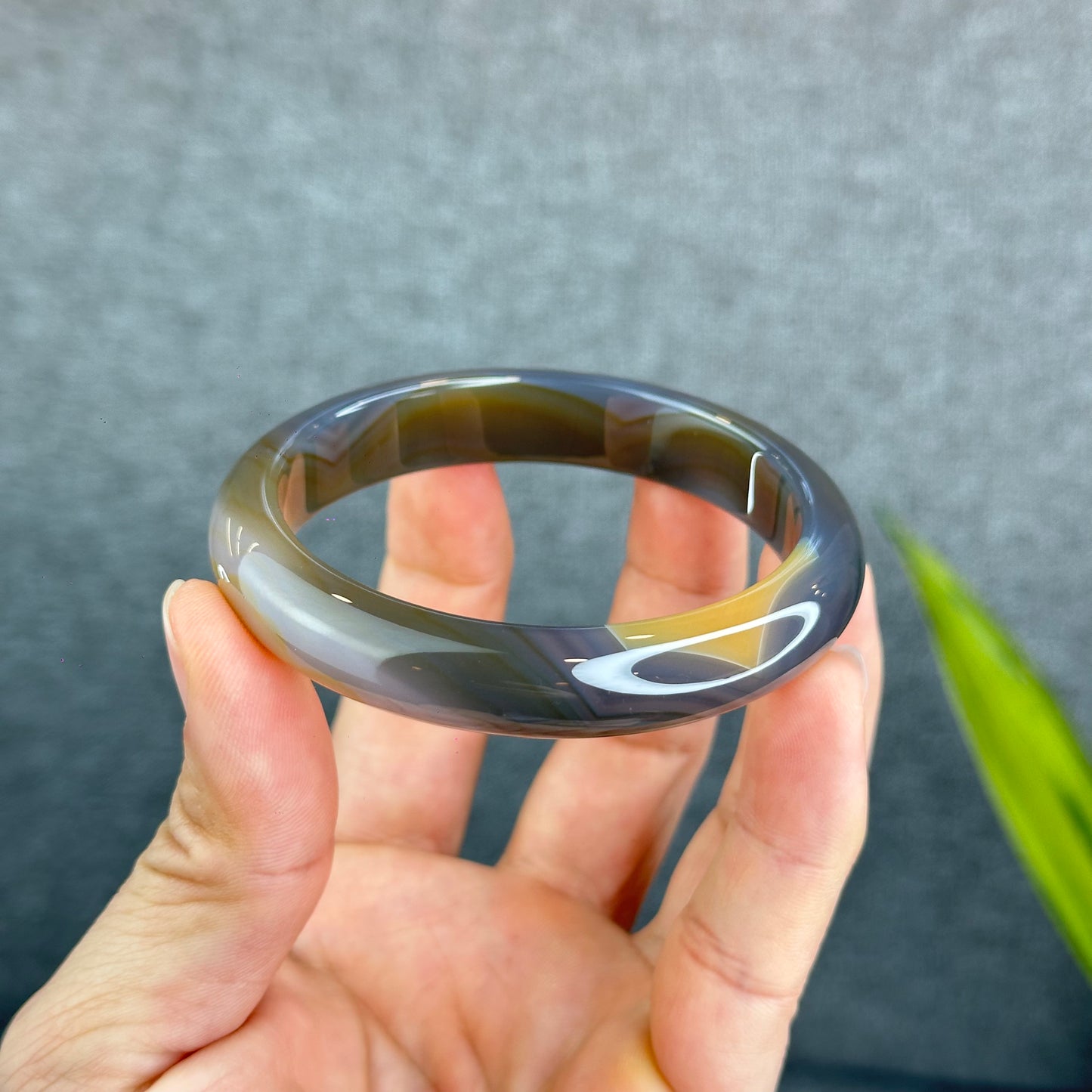 Natural Agate Bangle Leaf Style Size 59.6 mm with Certificate
