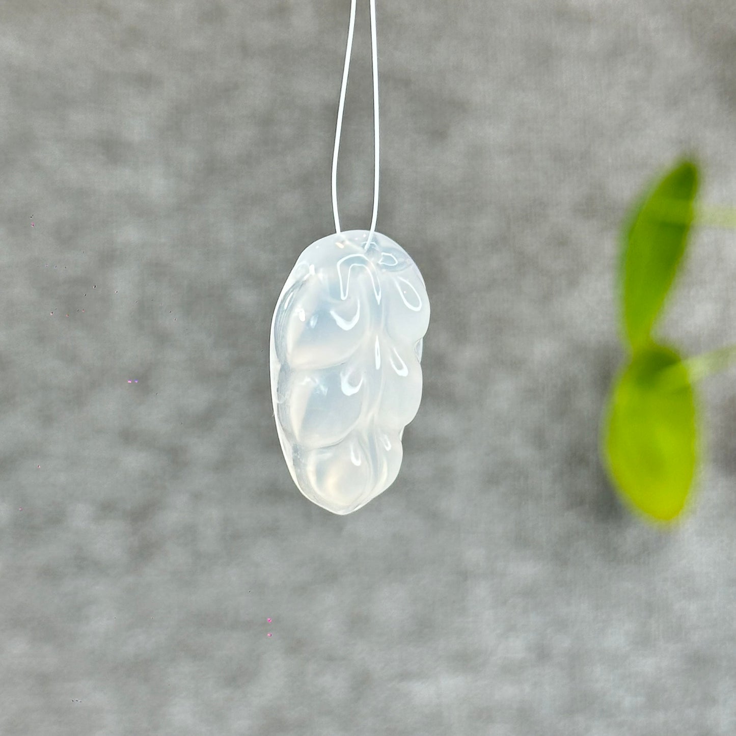 Natural White Agate Leaf Hanging Accessory(Random Color Based on Availability)
