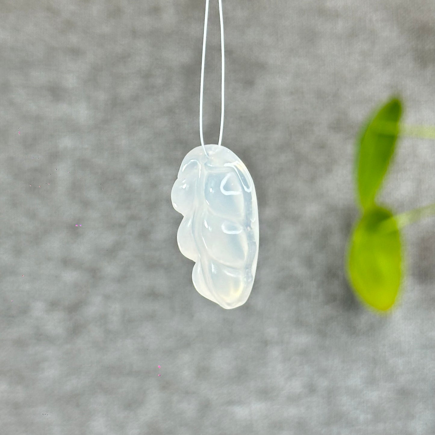 Natural White Agate Leaf Hanging Accessory(Random Color Based on Availability)