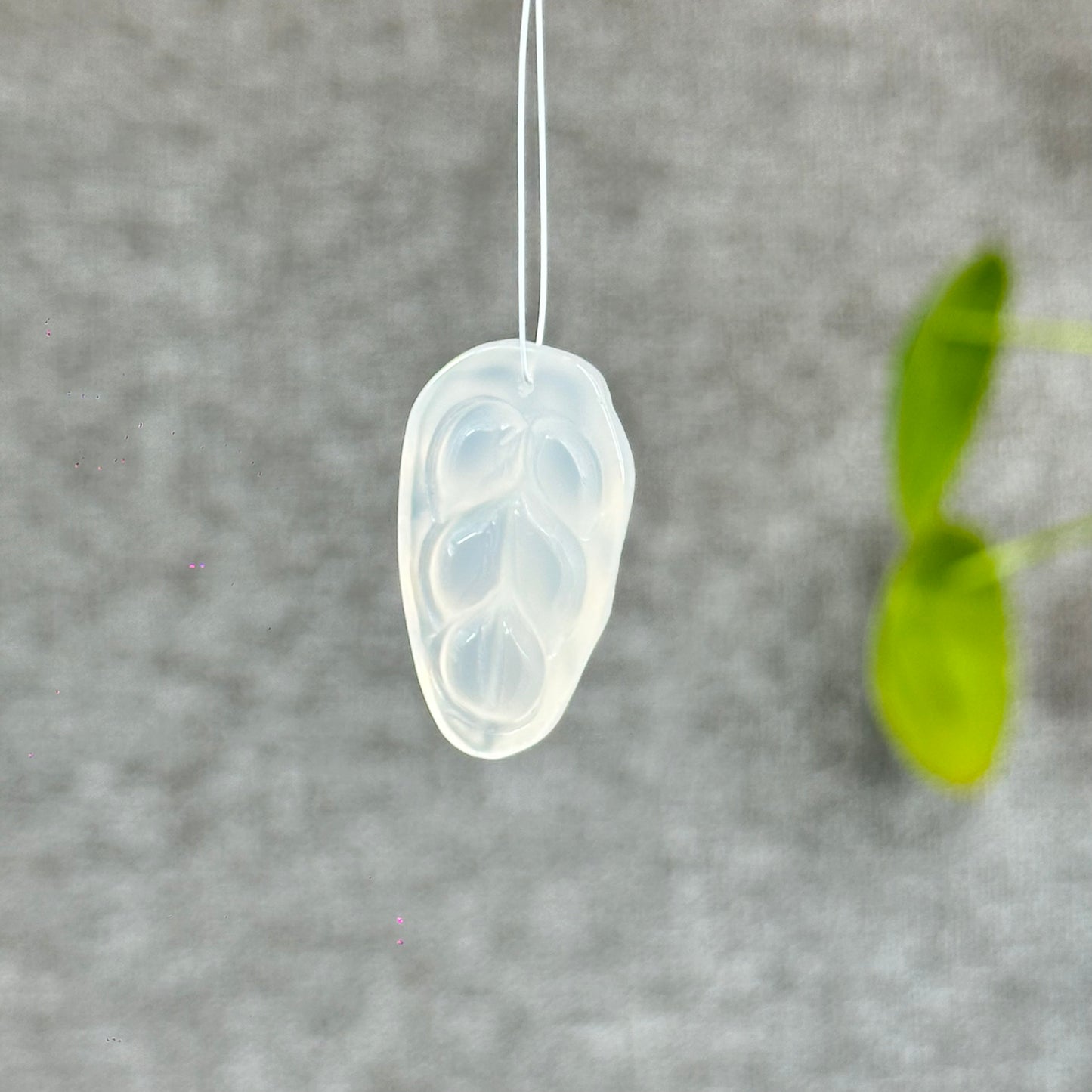 Natural White Agate Leaf Hanging Accessory(Random Color Based on Availability)