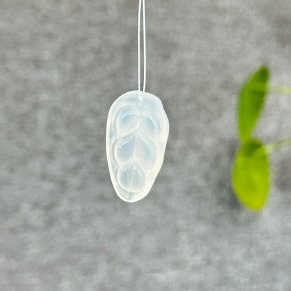 Natural White Agate Leaf Hanging Accessory(Random Color Based on Availability)