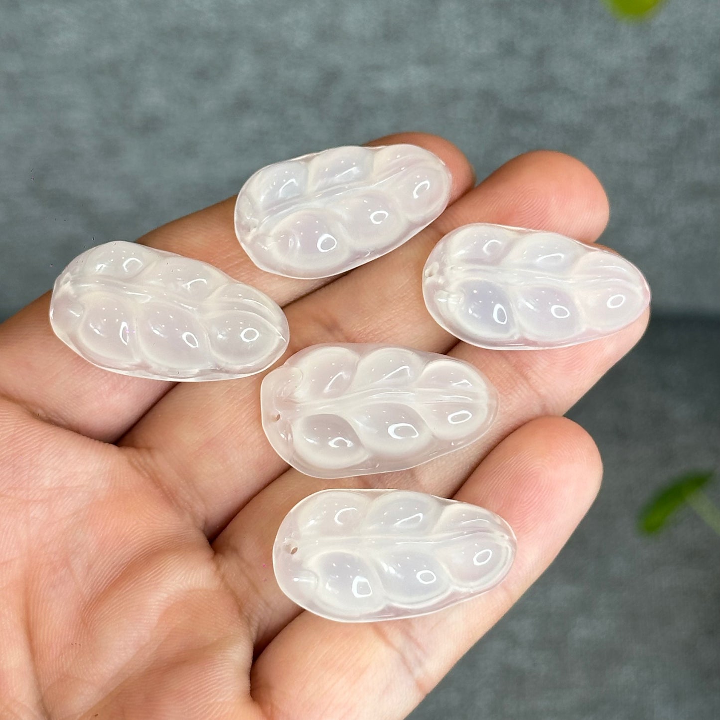Natural White Agate Leaf Hanging Accessory(Random Color Based on Availability)