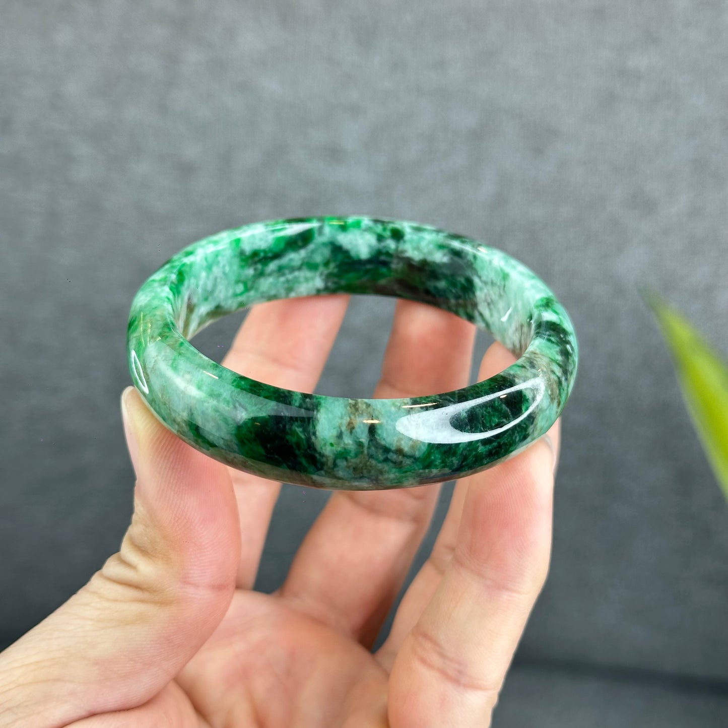 Natural Son Thuy Jadeite Jade Bangle Leaf Style Size 54.5 mm