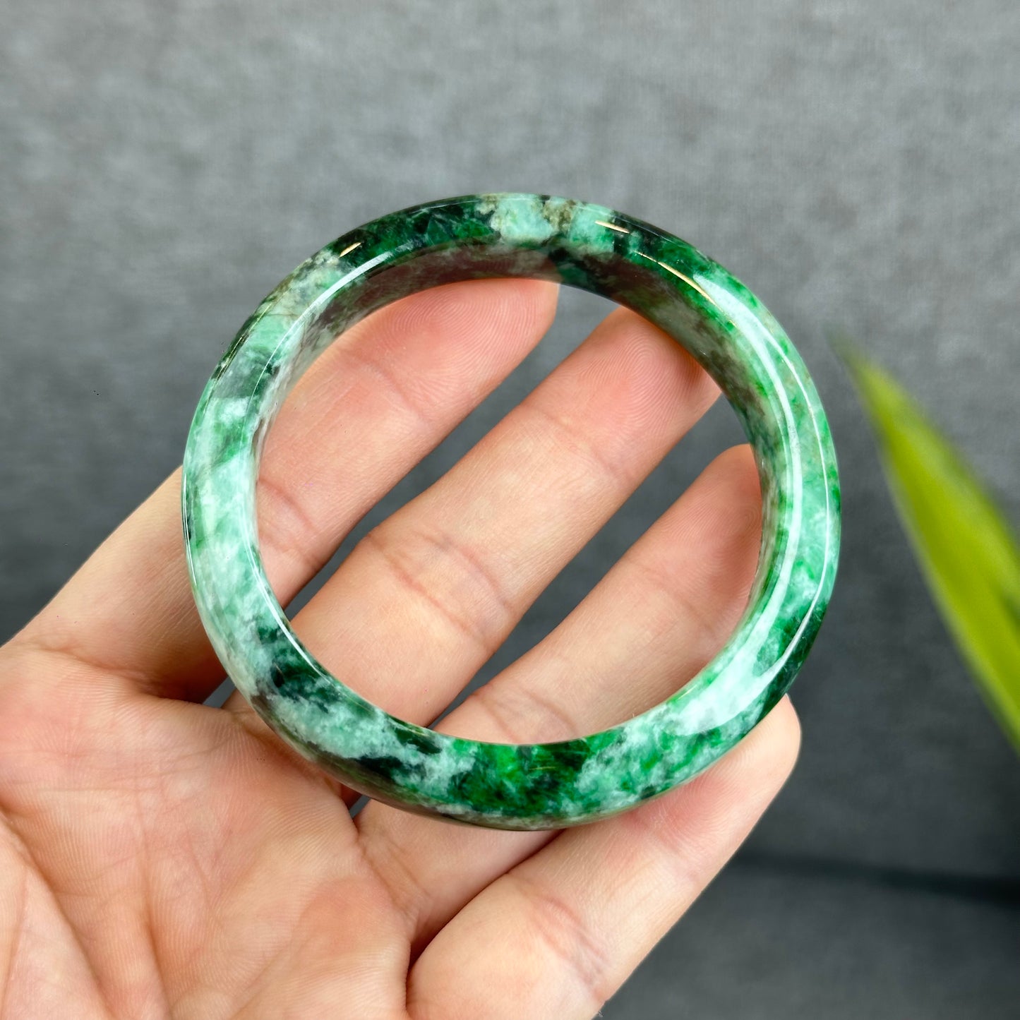 Natural Son Thuy Jadeite Jade Bangle Leaf Style Size 54.5 mm